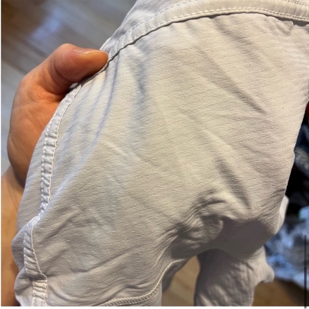 Lululemon Tracker Short V *4" in White size four (4) - Picture 9 of 9